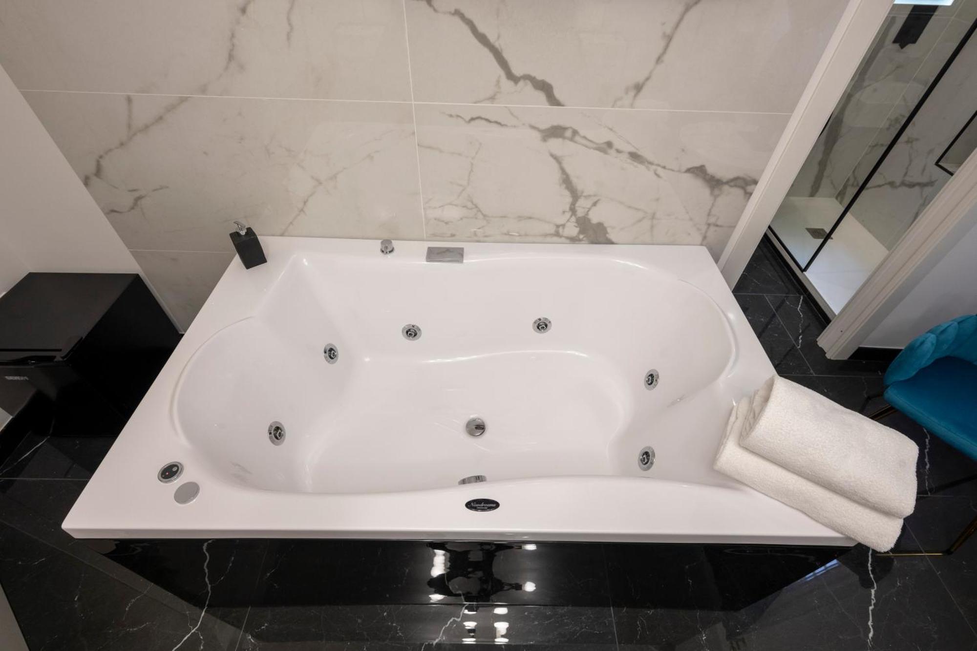 Jacuzzi Rooms Vatican Museum ローマ エクステリア 写真